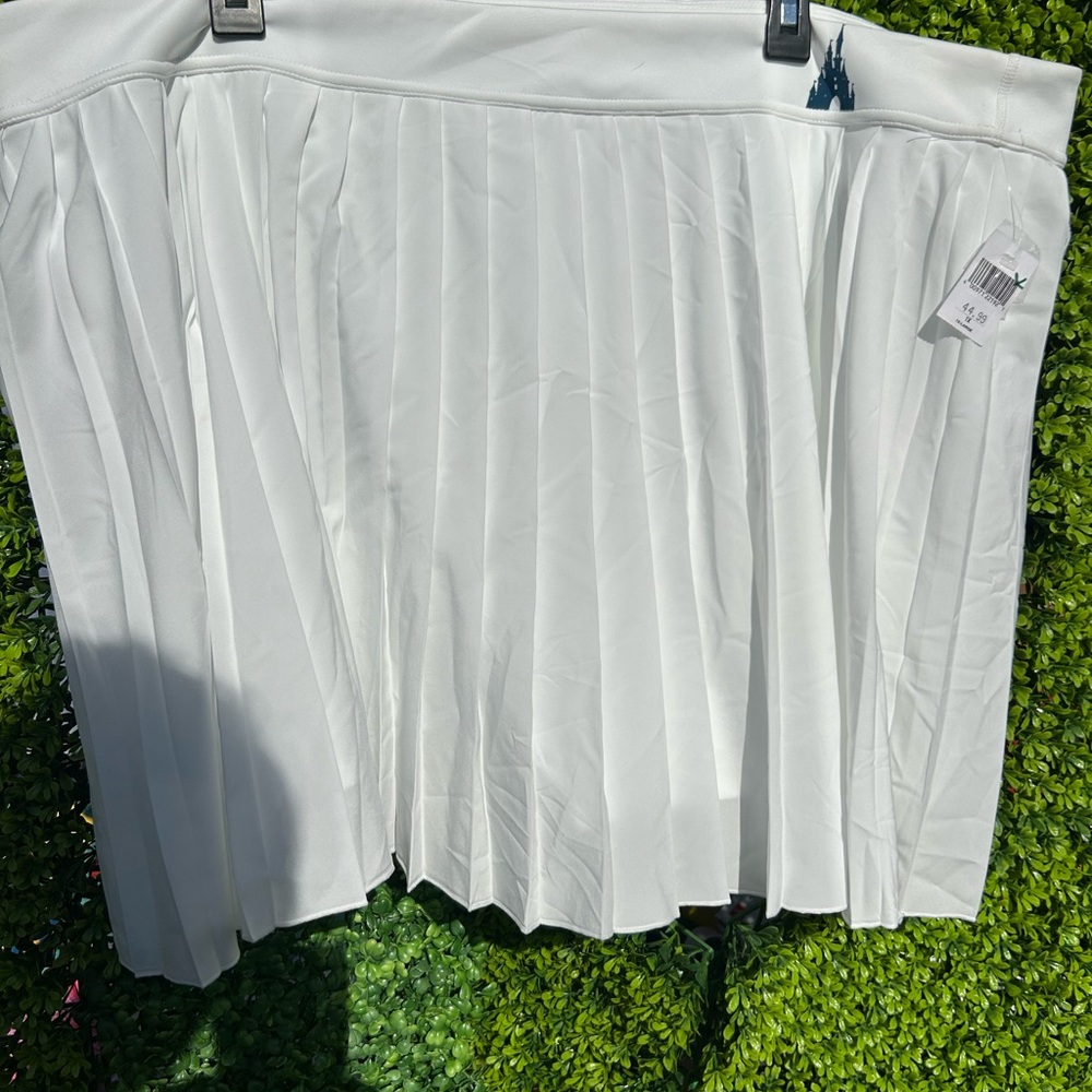 Elegant White Pleated Skirt